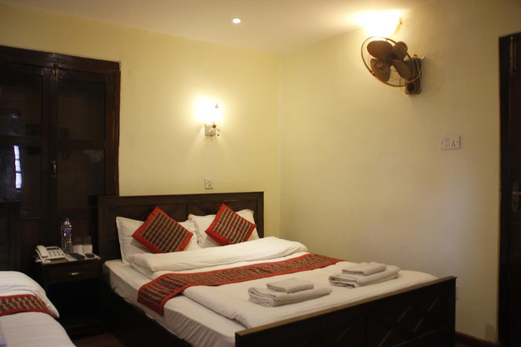 Hotel Peace N Park Kathmandu Exterior photo