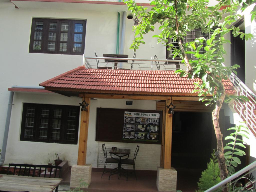 Hotel Peace N Park Kathmandu Room photo