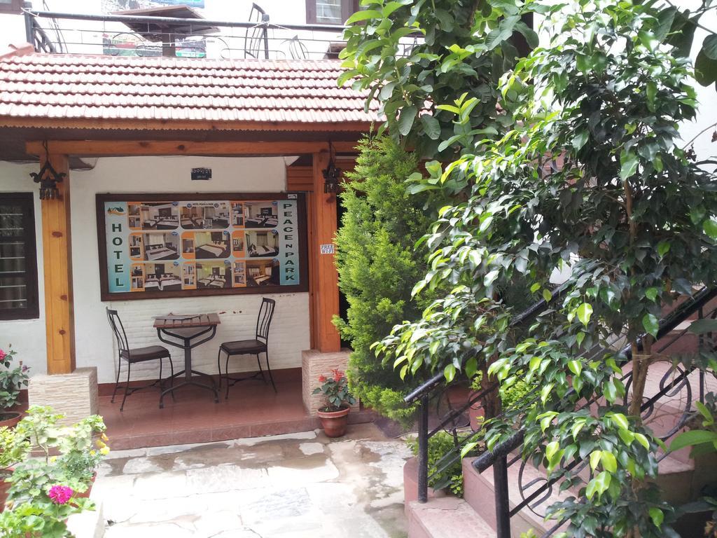 Hotel Peace N Park Kathmandu Exterior photo