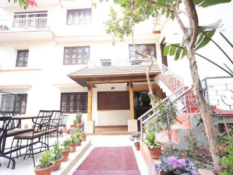 Hotel Peace N Park Kathmandu Exterior photo
